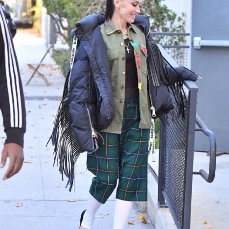 Gwen-Stefani-Blue-Puffer-Jacket.jpg