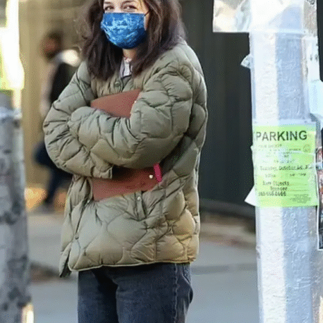 Katie-Holmes-Puffer-Jacket.png Katie-Holmes-Puffer-Jacket.png