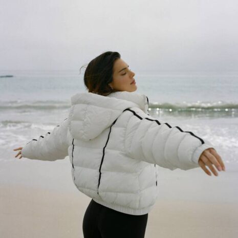 Kendall-Jenner-White-Puffer-Hooded-Jacket.jpg Kendall-Jenner-White-Puffer-Hooded-Jacket.jpg