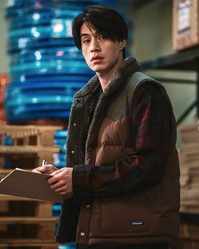 Lee-Dong-wook-2024-A-Shop-For-Killers-Jeong-Tv-Series-Jin-man-Shearling-Puffer-Vest-1.png Lee-Dong-wook-2024-A-Shop-For-Killers-Jeong-Tv-Series-Jin-man-Shearling-Puffer-Vest-1.png