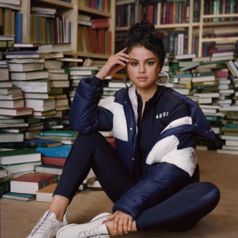 Selena-Gomez-Blue-White-Puffer-Jacket.png Selena-Gomez-Blue-White-Puffer-Jacket.png