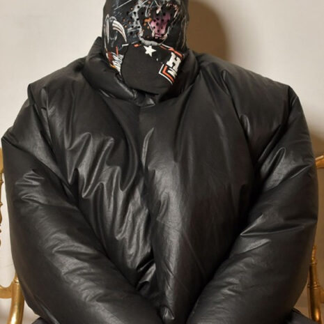 Yeezy-Gap-Black-Round-Jacket.jpg Yeezy-Gap-Black-Round-Jacket.jpg