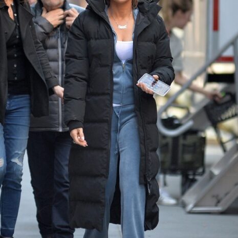 jennifer-lopez-puffer-black-coat.jpg